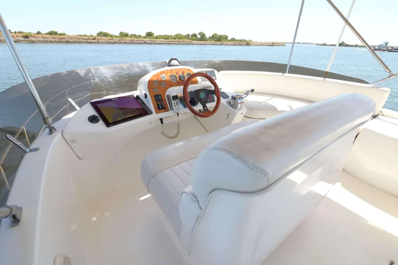 Slide: The Image of Sealine F37 2000 - 2