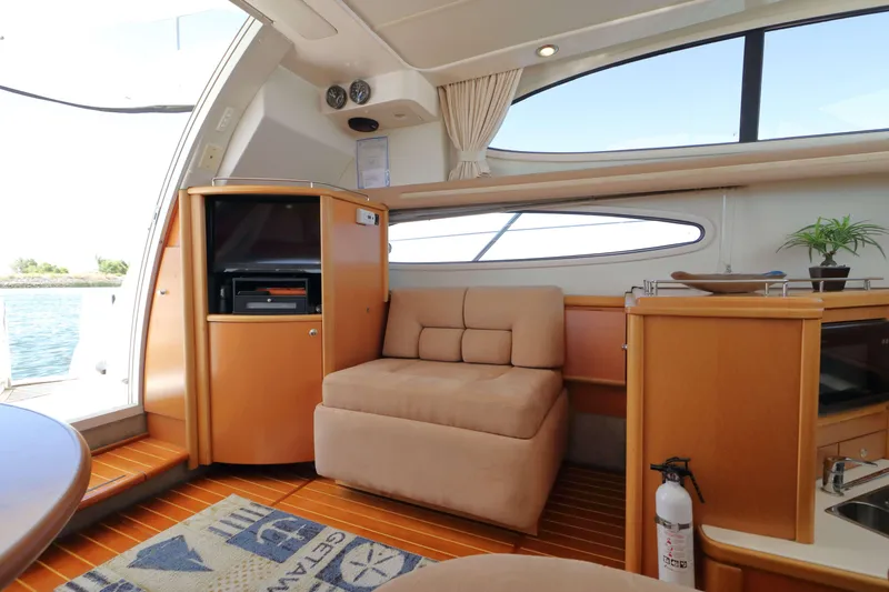 Slide: The Image of Sealine F37 2000 - 20