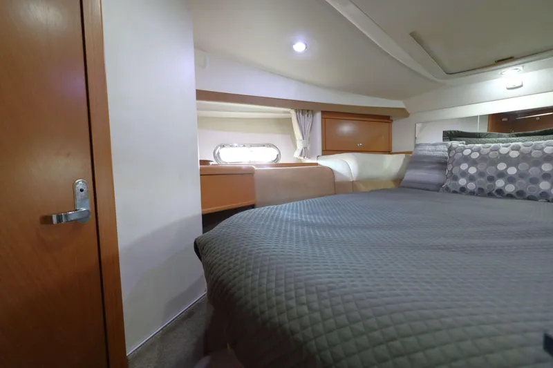 Slide: The Image of Sealine F37 2000 - 26