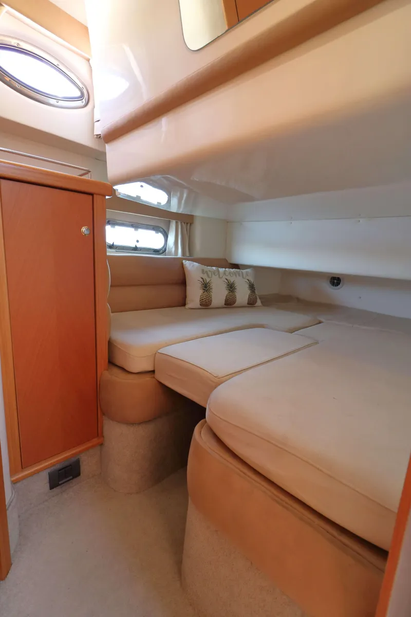 Slide: The Image of Sealine F37 2000 - 28