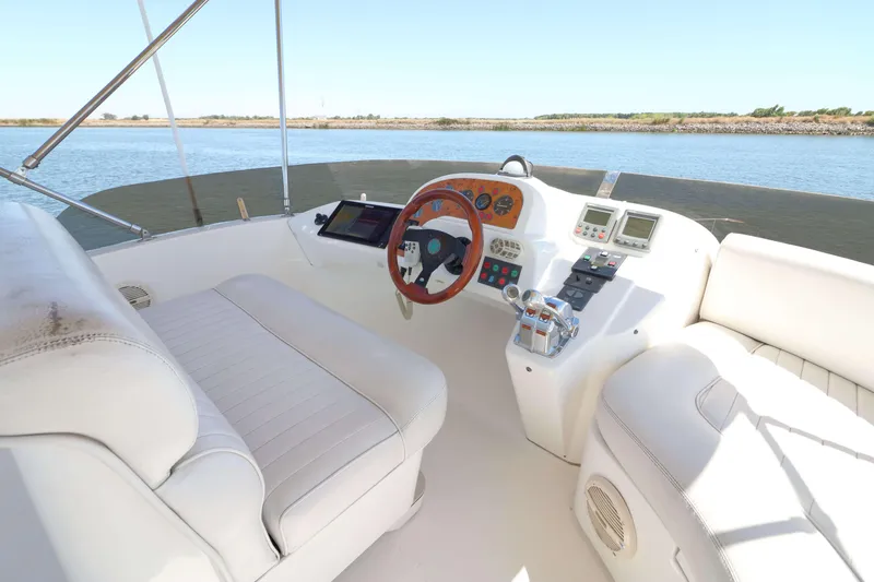 Slide: The Image of Sealine F37 2000 - 3