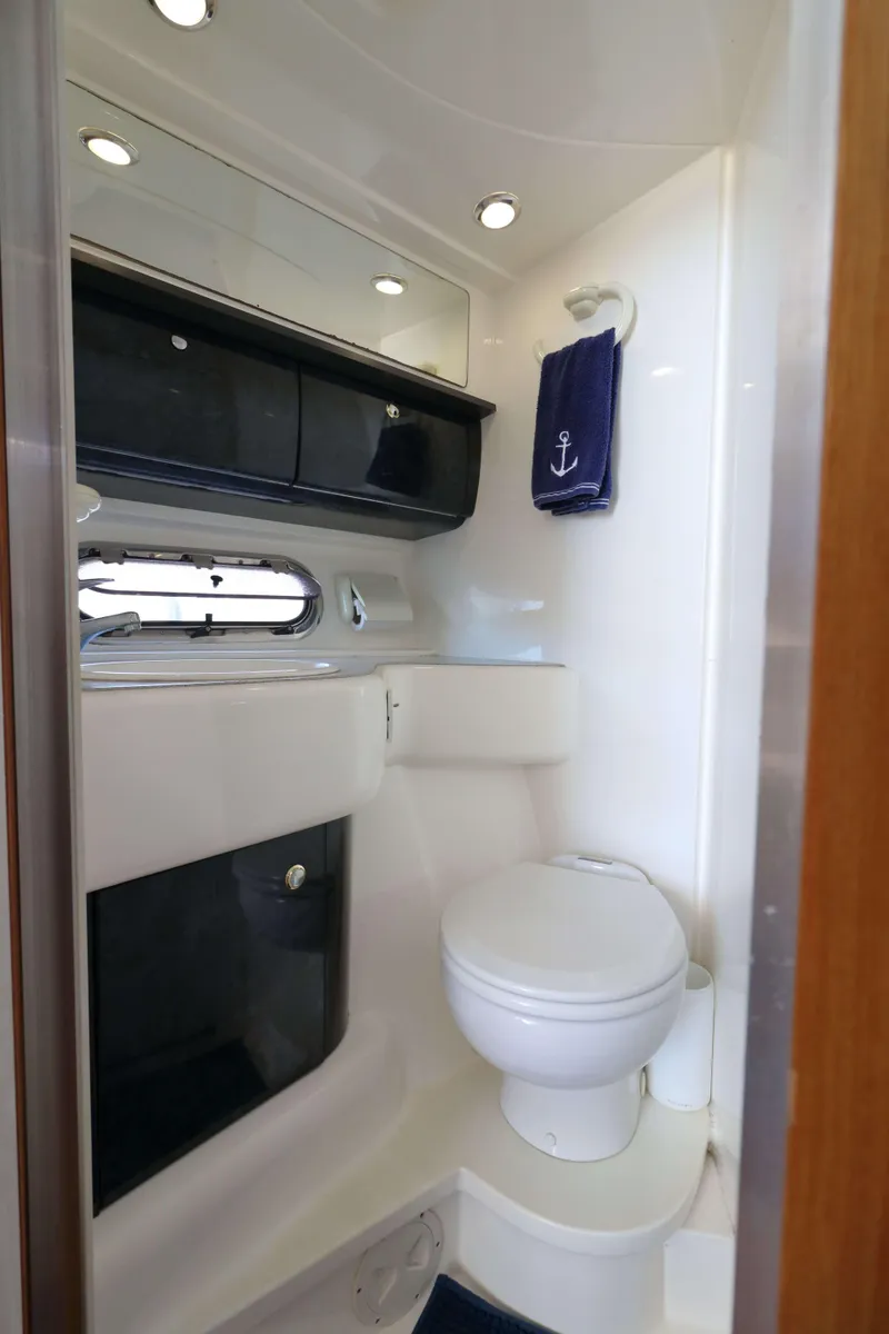 Slide: The Image of Sealine F37 2000 - 30