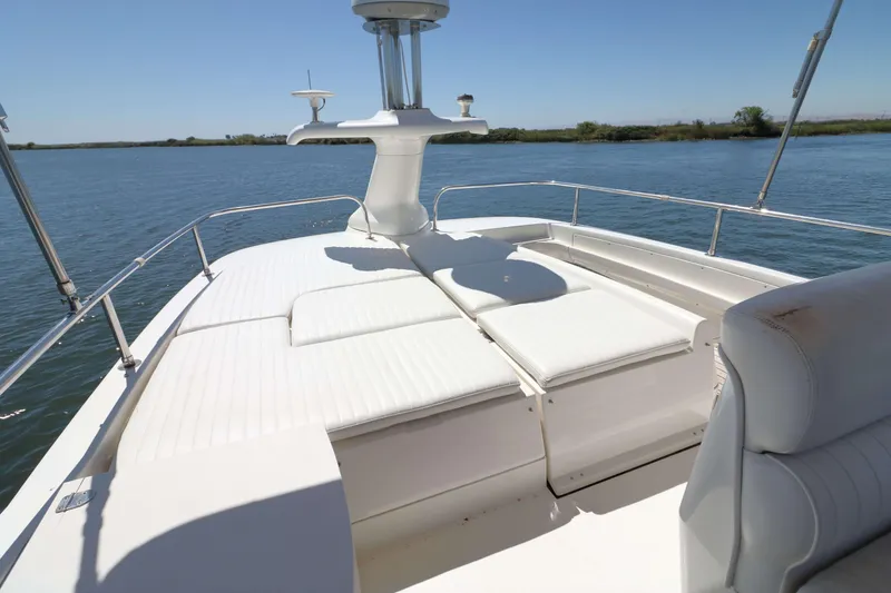 Slide: The Image of Sealine F37 2000 - 4