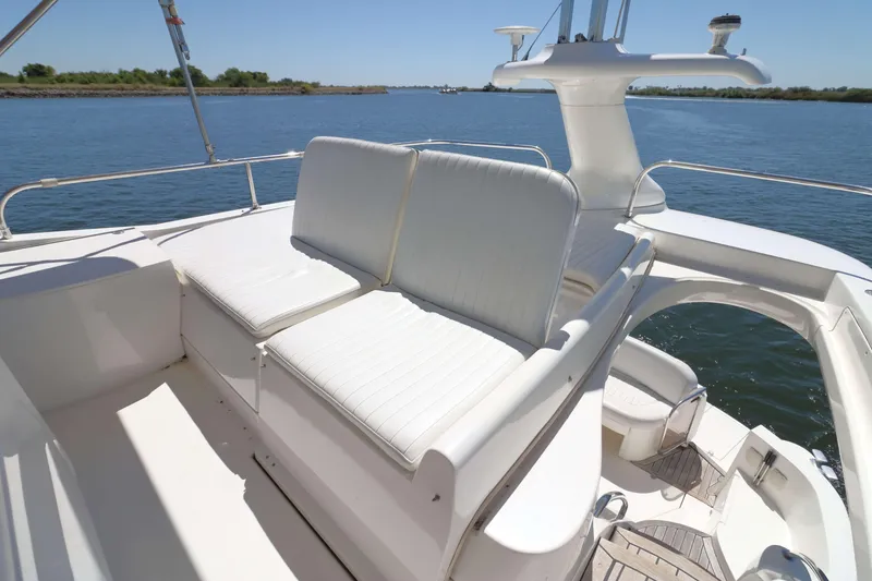 Slide: The Image of Sealine F37 2000 - 6