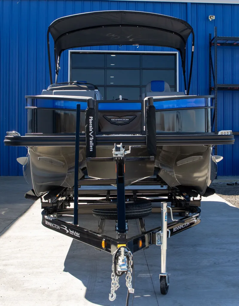 Slide: The Image of Bennington 23 LT Bowrider Fastback 2026 - 3