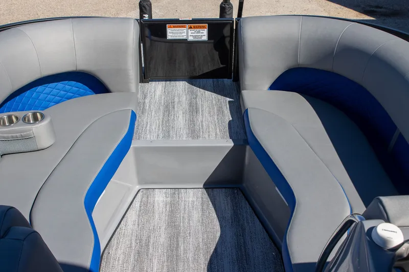 Slide: The Image of Bennington 23 LT Bowrider Fastback 2026 - 9