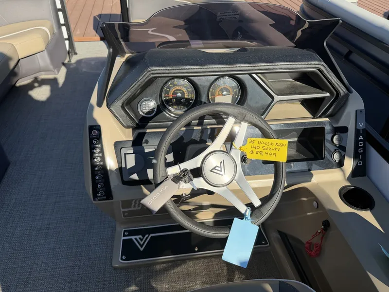 Slide: The Image of Viaggio Lago X 22U-SUZUKI 140 2025 - 7