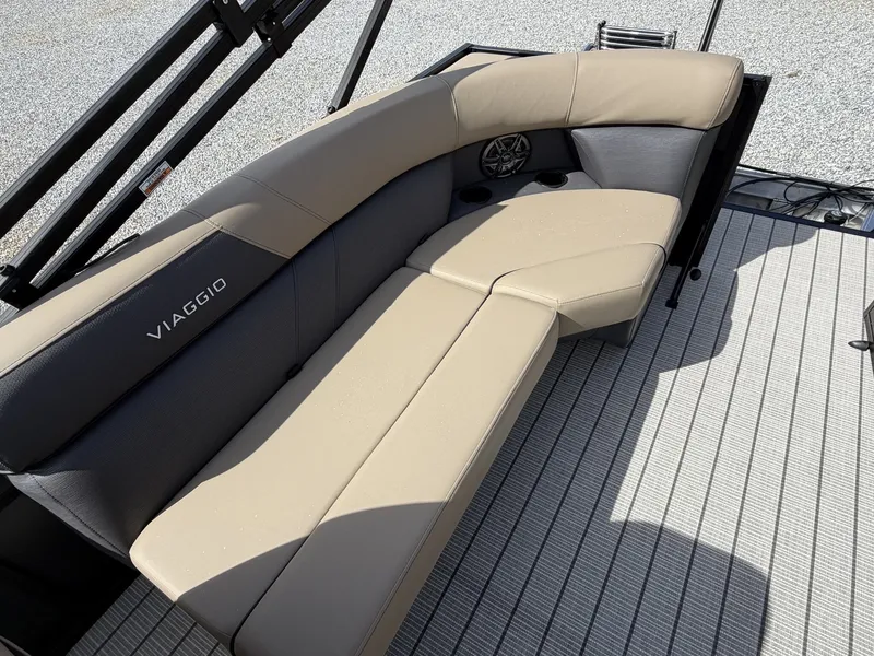 Slide: The Image of Viaggio Lago V-U 20 2026 - 9