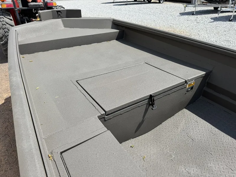 Slide: The Image of Reaper Boats 756 STEP TRANSOM 2026 with gray deck design. - 4