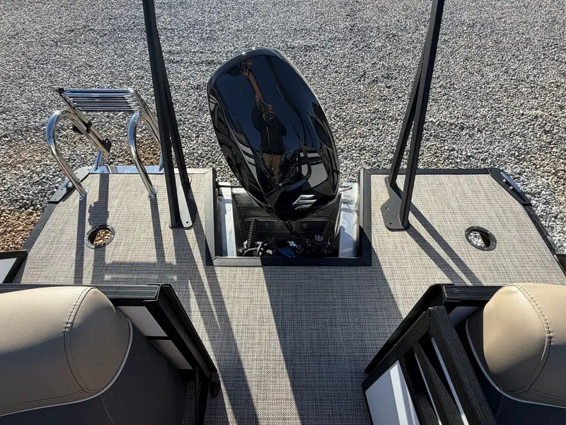 Slide: The Image of Viaggio Lago X 22U-SUZUKI 140 2025 - 4