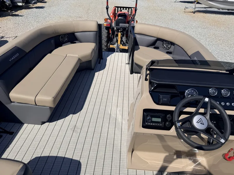 Slide: The Image of Viaggio Lago V 20 U-HONDA 115 2026 - 5