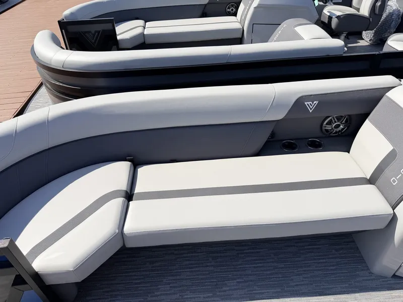 Slide: The Image of Viaggio Lago X TRITOON-250 HONDA 2026 - 7