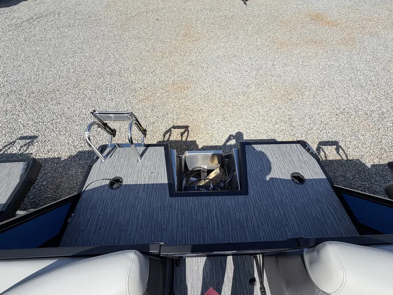 Slide: The Image of Viaggio Lago X TRITOON-250 HONDA 2026 - 8