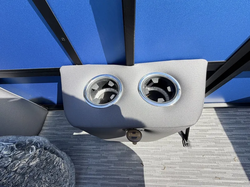 Slide: The Image of Viaggio Lago X TRITOON-250 HONDA 2026 - 9