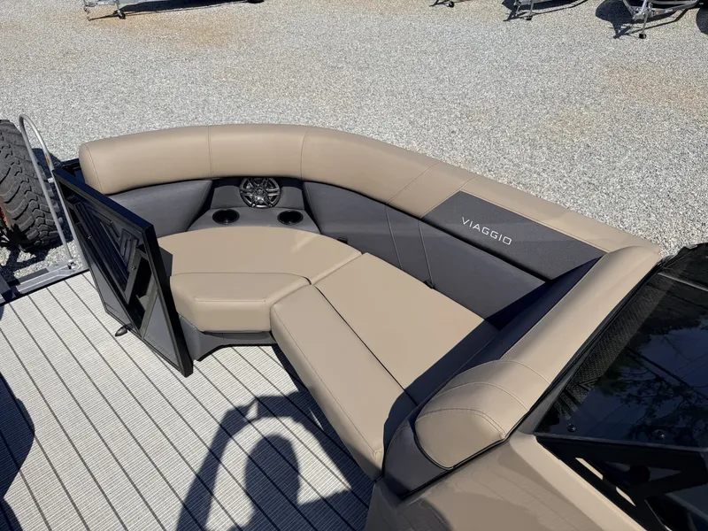 Slide: The Image of Viaggio Lago V-U 20 2026 - 12