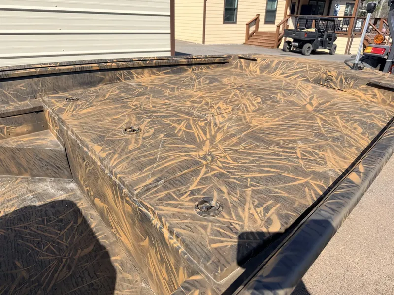 Slide: The Image of 2026 G3 Gator Tough 17 SC-70HP boat with camouflage pattern. - 10