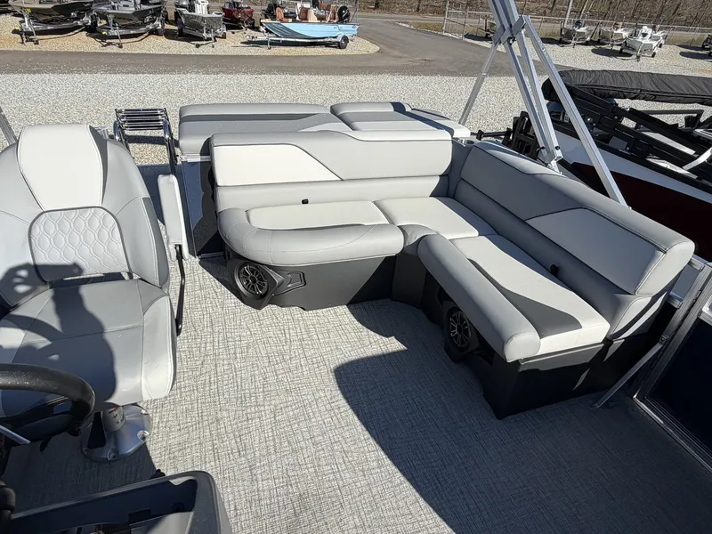 Slide: The Image of Avalon Venture 21 CRUISE-115HP 2026 - 4