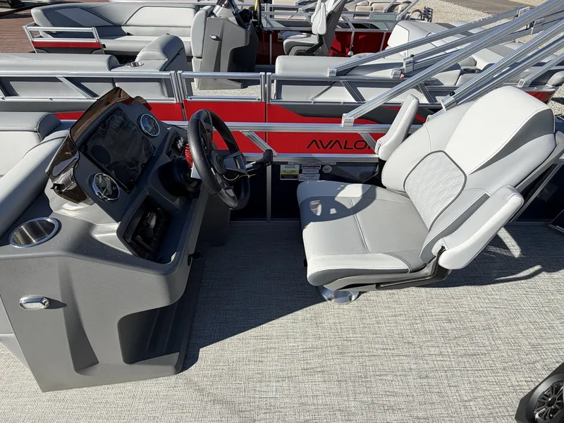 Slide: The Image of Avalon Venture 21 CRUISE-115HP 2026 - 6