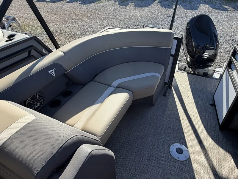 Slide: The Image of Viaggio Lago X 22U-SUZUKI 140 2025 - 6