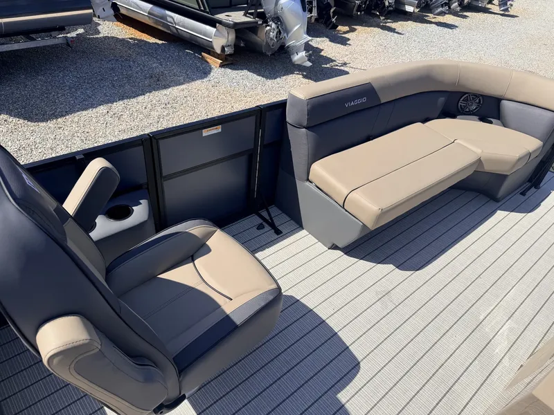 Slide: The Image of Interior of Viaggio Lago V 20 U-HONDA 115 boat, year 2026. - 11
