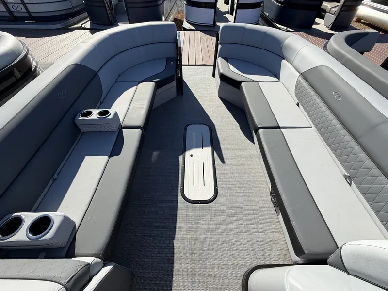 Slide: The Image of Veranda Vista Series TRITOON 200HP YAMAHA 2026 - 3