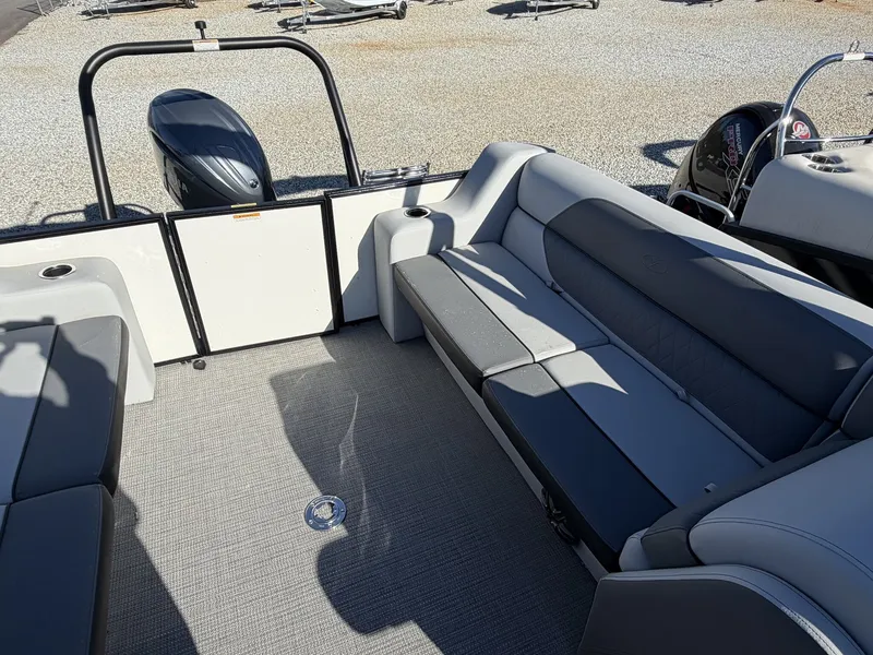 Slide: The Image of Veranda Vista Series TRITOON 200HP YAMAHA 2026 - 6