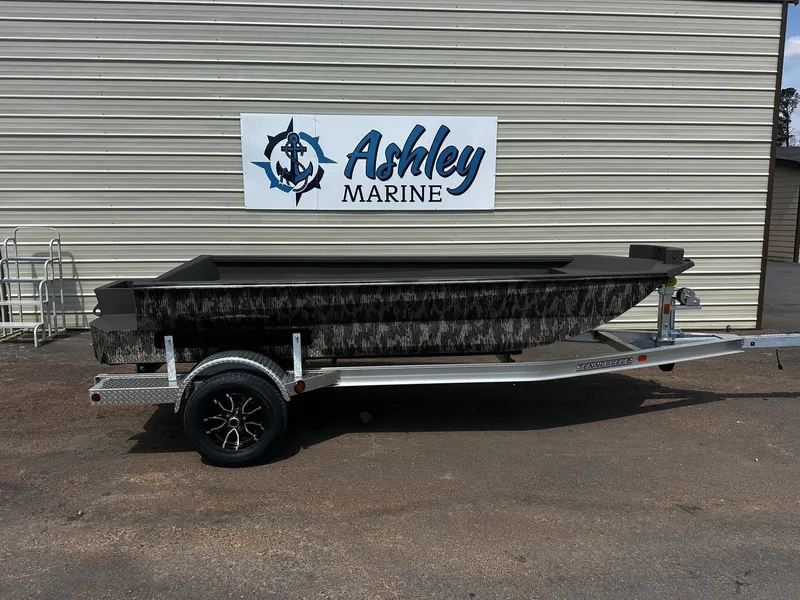 The Image of Reaper Boats 656 STEP TRANSOM 2026 on trailer at Ashley Marine. - 1