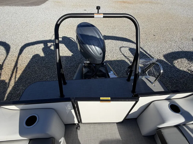 Slide: The Image of Veranda Vista Series TRITOON 200HP YAMAHA 2026 - 5