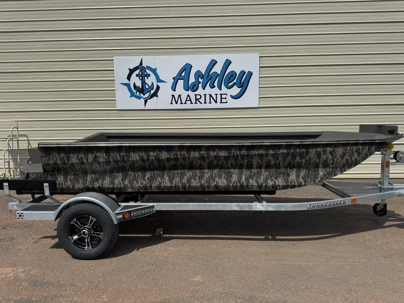 The Image of Reaper Boats 656 STEP TRANSOM 2026 outside Ashley Marine building. - 1