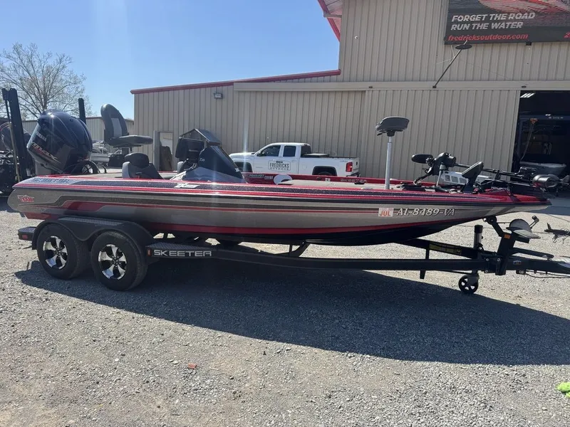 Slide: The Image of Skeeter ZX225 2015 - 2