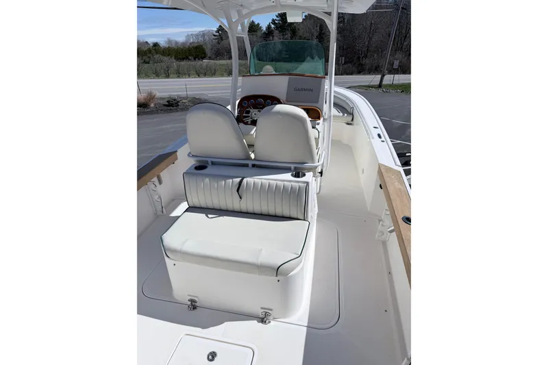 Slide: The Image of 2008 Hunt Yachts Surfhunter 25 Center Console with white seating and Garmin navigation. - 14