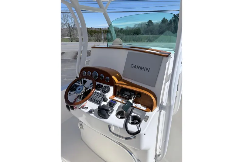 Slide: The Image of 2008 Hunt Yachts Surfhunter 25 Center Console helm with Garmin navigation system. - 17