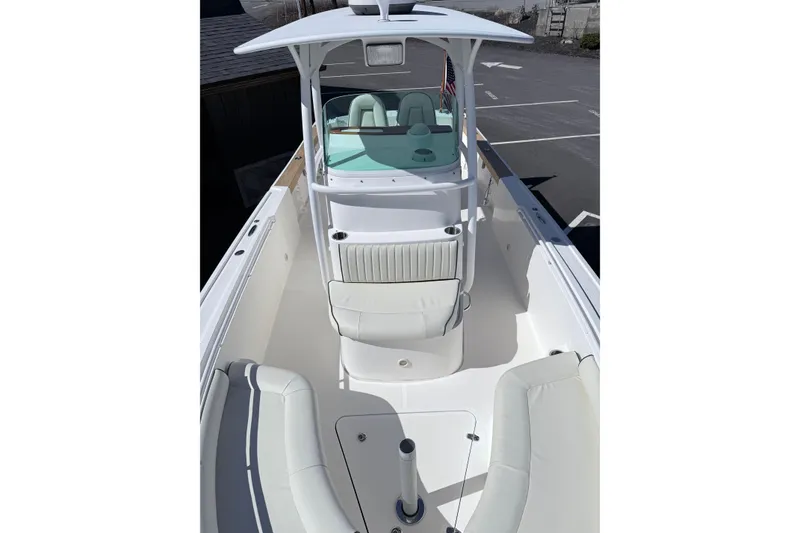 Slide: The Image of 2008 Hunt Yachts Surfhunter 25 Center Console with white seating and helm station. - 21