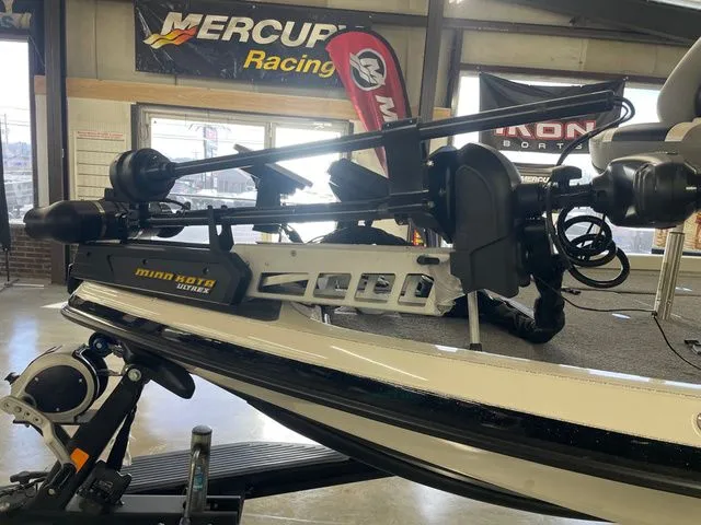 Slide: The Image of Ranger Z521C Comanche® 2014 - 2