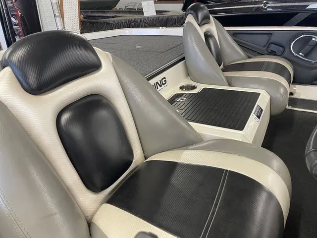 Slide: The Image of Ranger Z521C Comanche® 2014 - 6