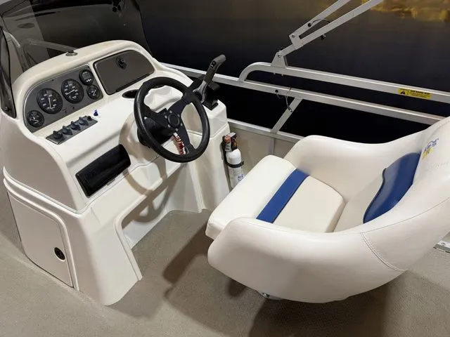 Slide: The Image of SunCatcher LX3 Tri-Toon W/ Yamaha 150 2004 - 15