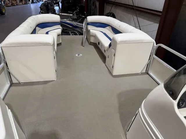 Slide: The Image of SunCatcher LX3 Tri-Toon W/ Yamaha 150 2004 - 17