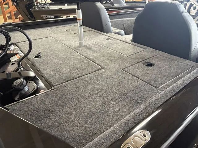 Slide: The Image of Tracker Pro Team 190 TX 2026 - 17