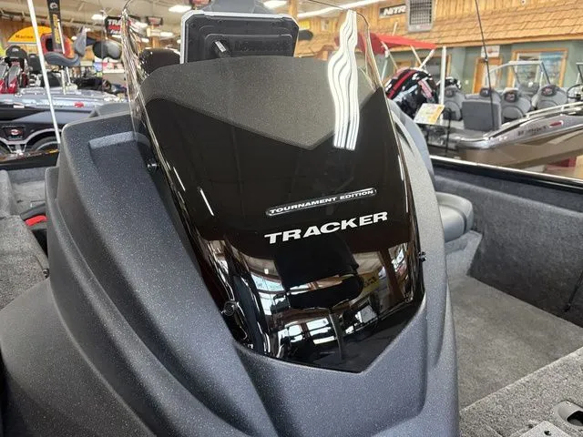 Slide: The Image of Tracker Pro Team 190 TX 2026 - 24