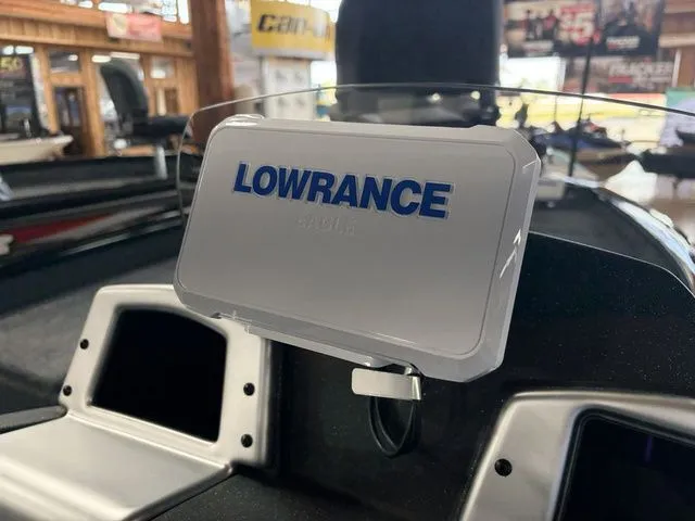 Slide: The Image of Tracker Pro Team 190 TX 2026 - 28