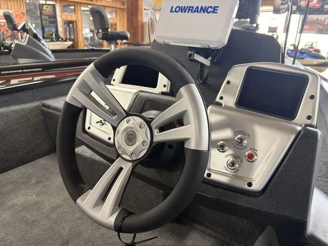 Slide: The Image of Tracker Pro Team 190 TX 2026 - 30