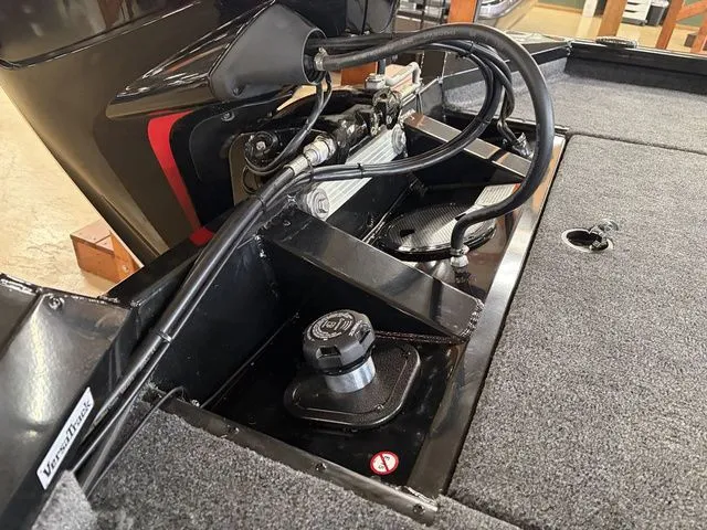 Slide: The Image of Tracker Pro Team 190 TX 2026 - 33