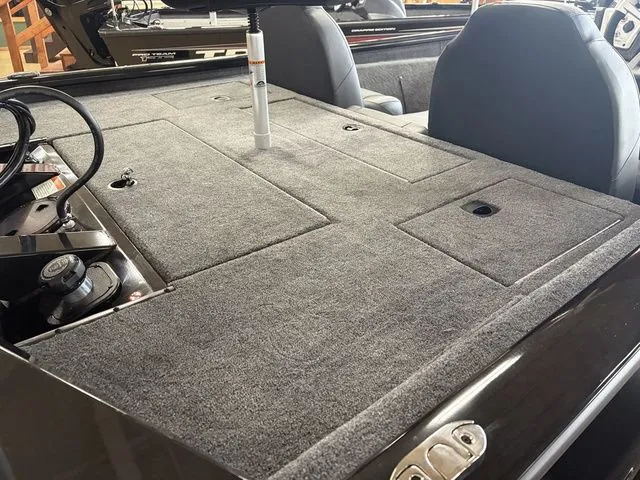 Slide: The Image of Tracker Pro Team 190 TX 2026 - 34