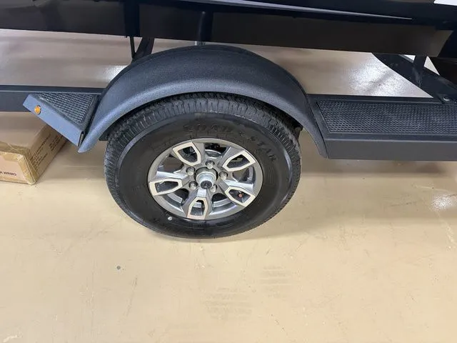 Slide: The Image of Tracker Pro Team 190 TX 2026 - 38