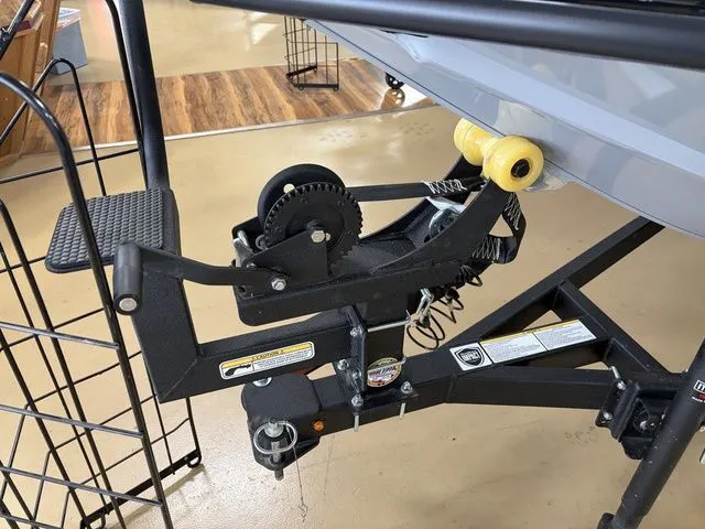 Slide: The Image of Tracker Pro Team 190 TX 2026 - 4