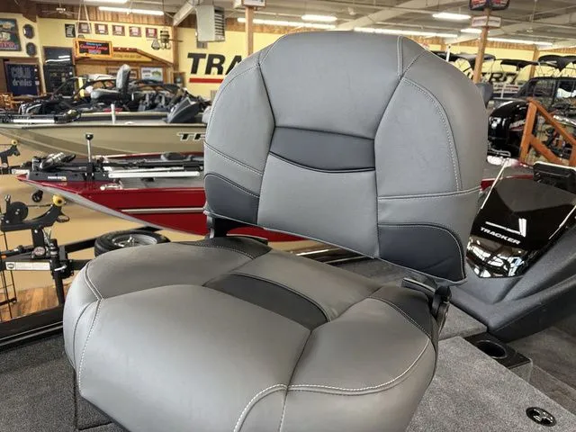 Slide: The Image of Tracker Pro Team 190 TX 2026 - 44