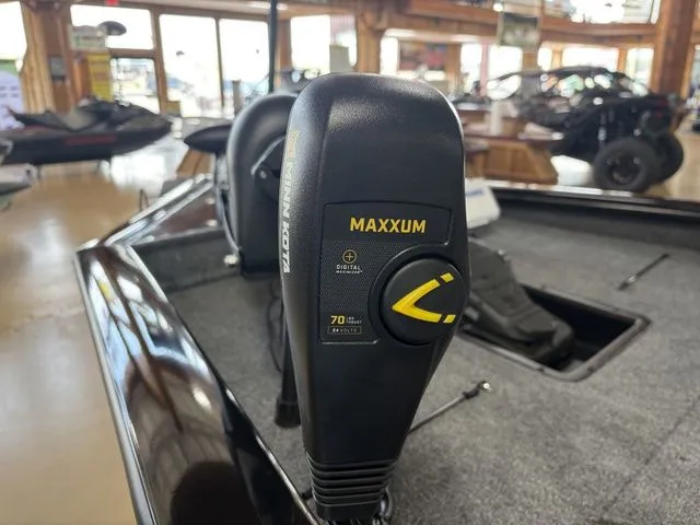 Slide: The Image of Tracker Pro Team 190 TX 2026 - 5