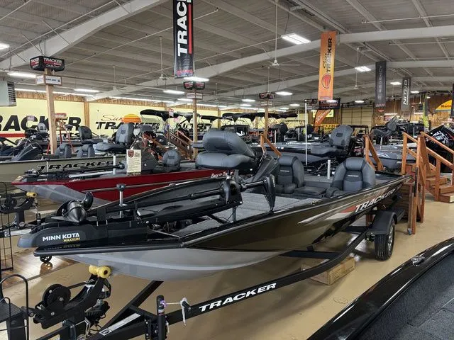 Slide: The Image of Tracker Pro Team 190 TX 2026 - 50