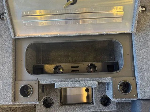 Slide: The Image of Tracker Pro Team 195 TXW 2026 - 13