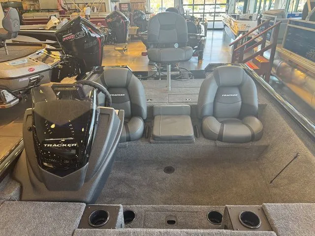 Slide: The Image of Tracker Pro Team 195 TXW 2026 - 15